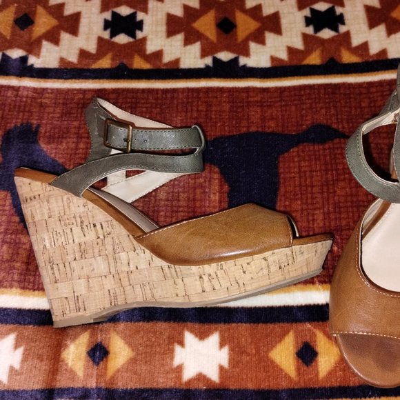 Cato Wedge Heels - Picture 1 of 4